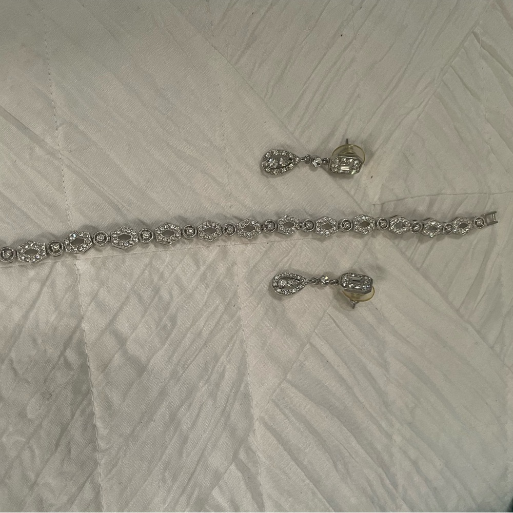 Custom Crystal Bridal Set- Earrings & Bracelet - Picture 3 of 4